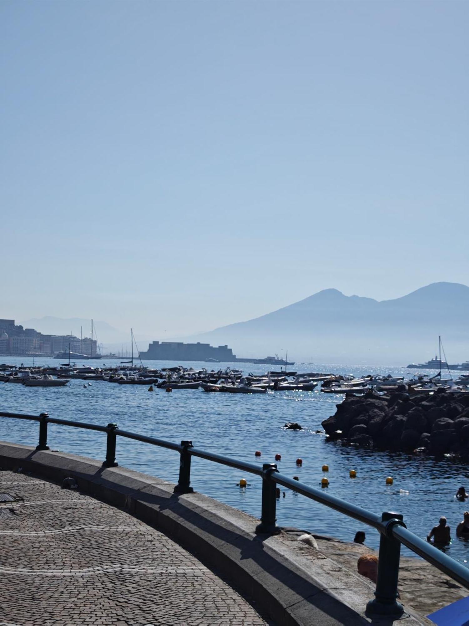 Napoli Central Capodichino B&B Bagian luar foto